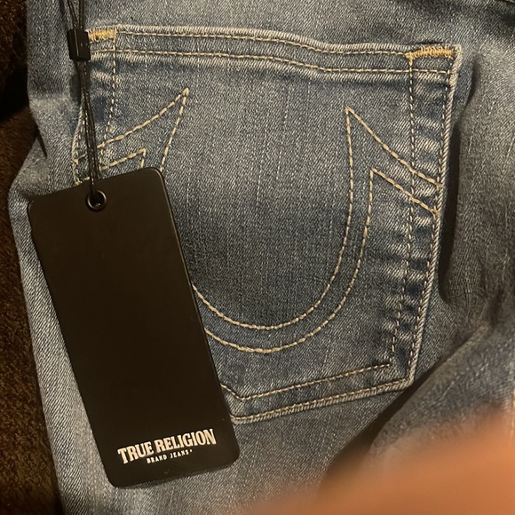 True Religion Women's Maisie High Rise Single Needle Raw Hem Short - Picture 5 of 6